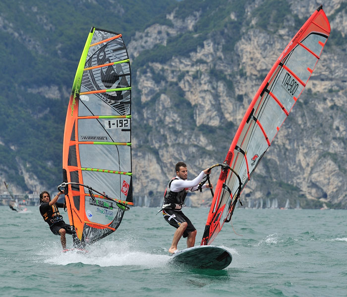 Windsurf sul Lago di Garda - ©Andrea Mochen_Garda Trentino S.p.A. Azienda per il turismo